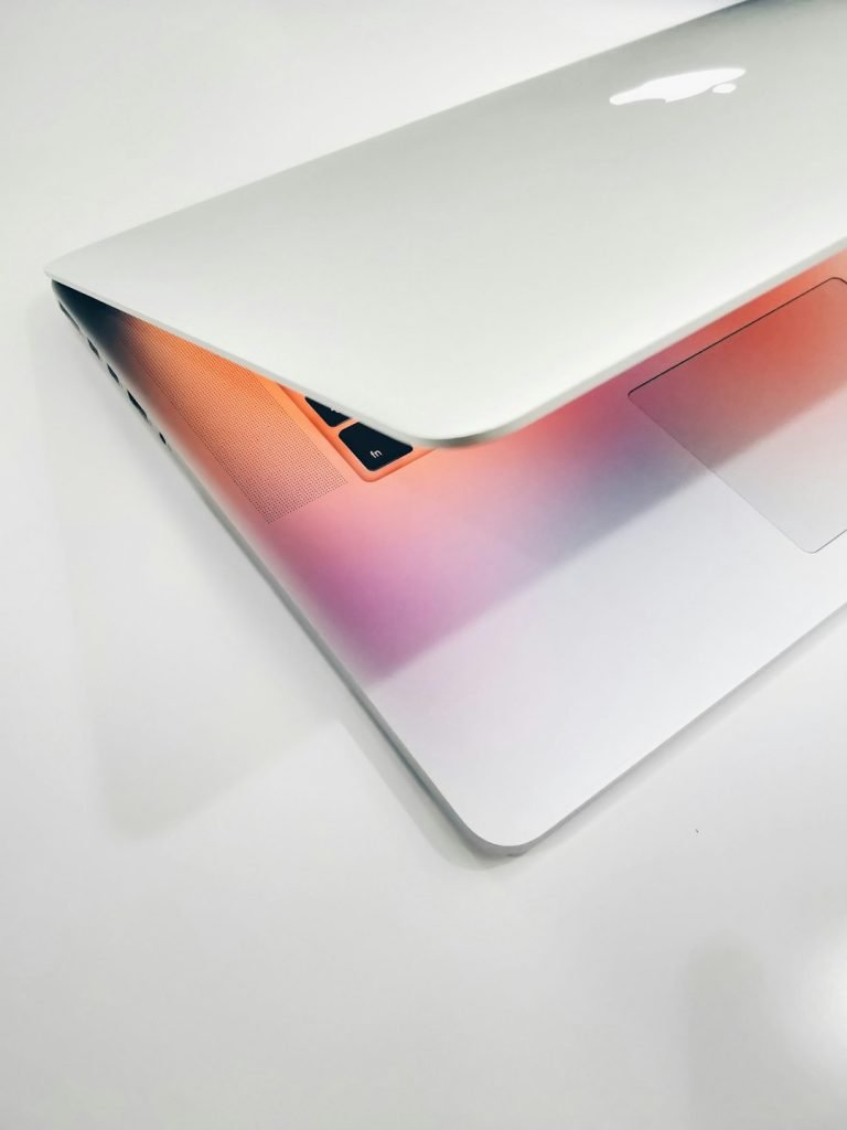 apple-macbook-air-on-wooden-surface-az1dahlnyfc